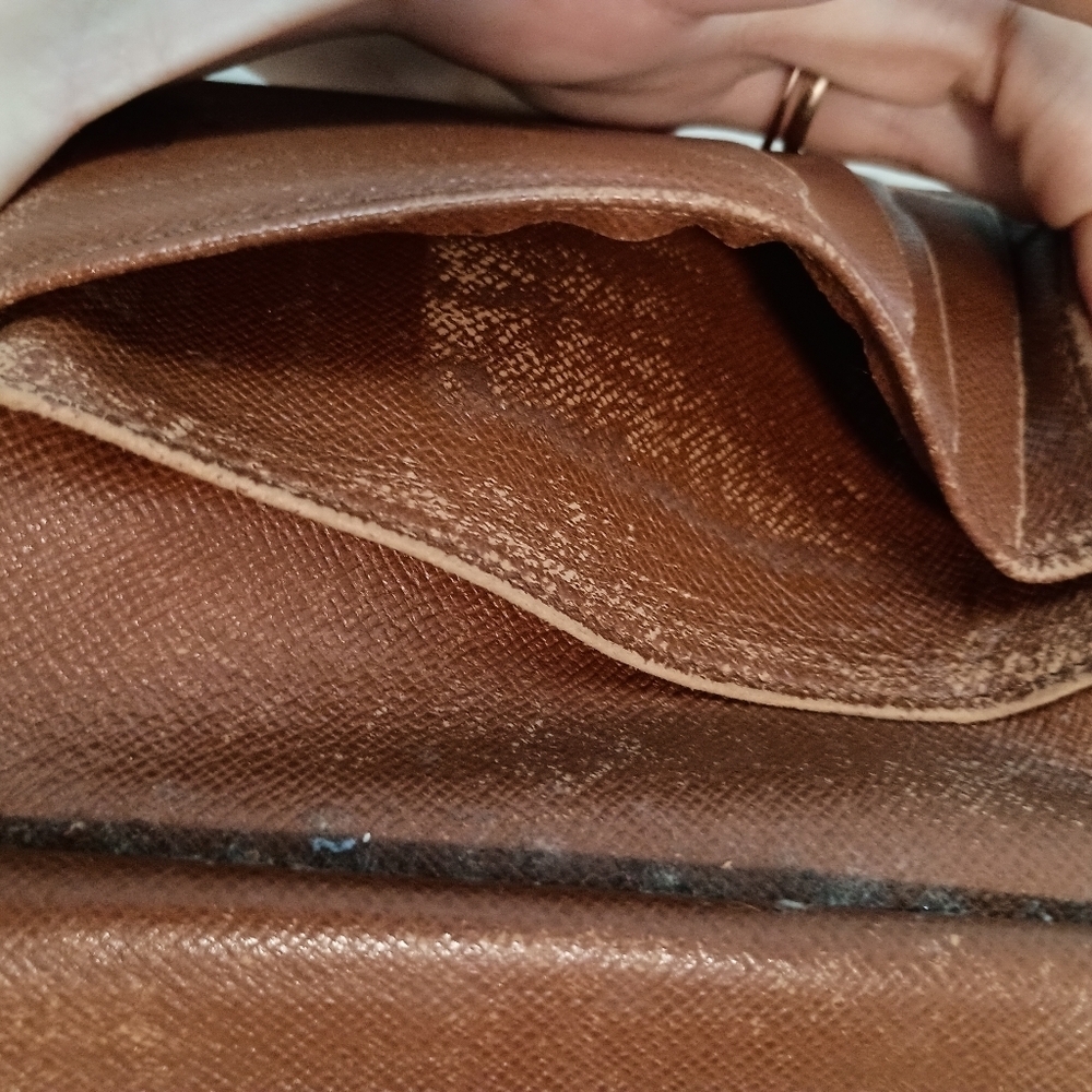 LOUIS VUITTON French Kisslock Wallet | Monogram - Picture 12 of 16